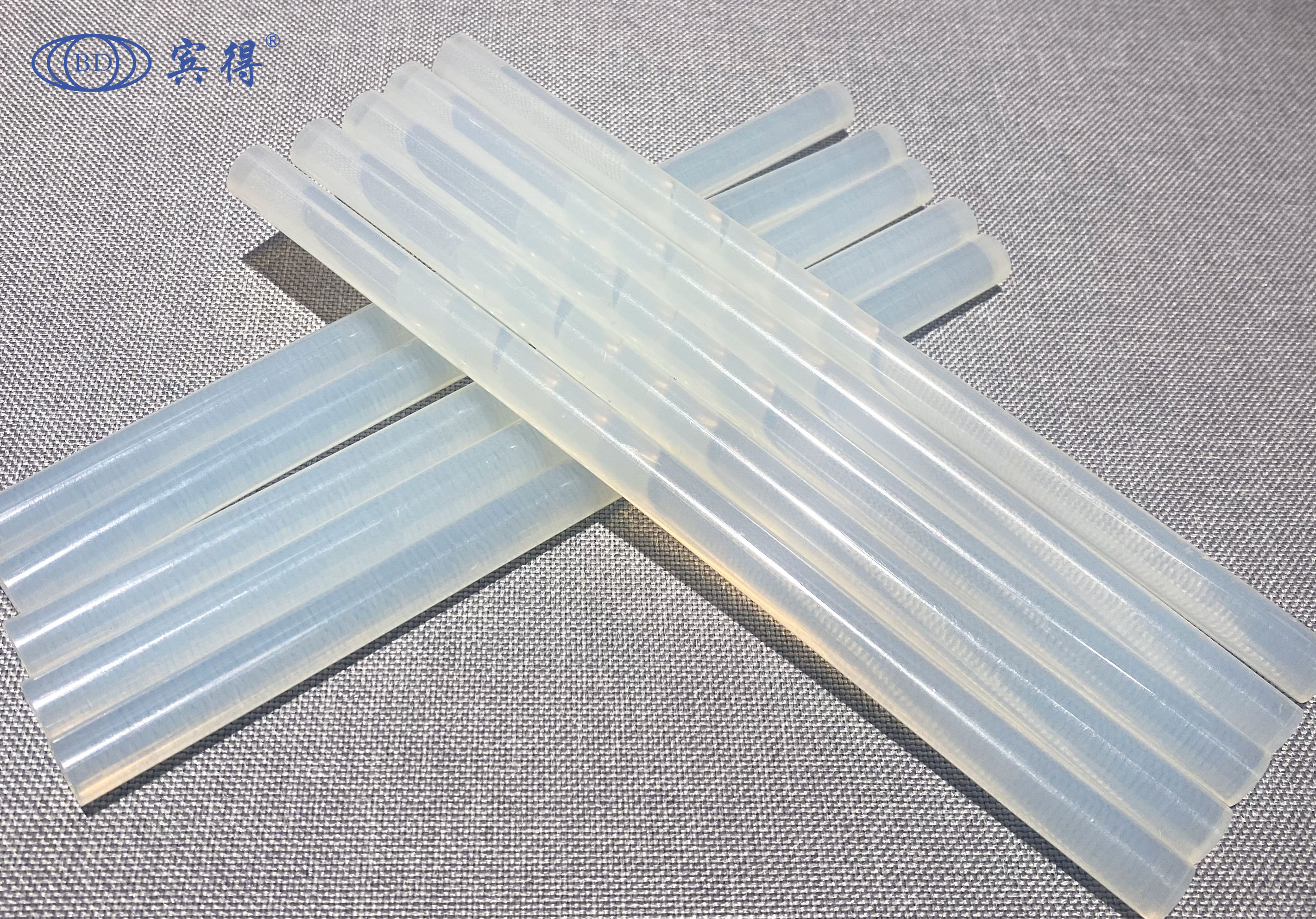 熱熔膠棒的特點(diǎn)與應(yīng)用場(chǎng)景